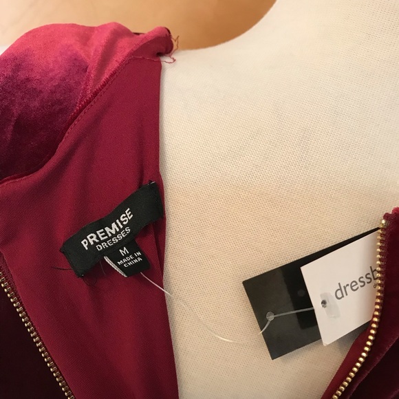 🆕 Dressbarn Red Velvet V-Neck Dress size medium - Picture 3 of 4